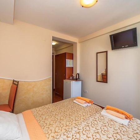 Apartments Pod Lozom With Seaview Petrovac na moru Exterior foto