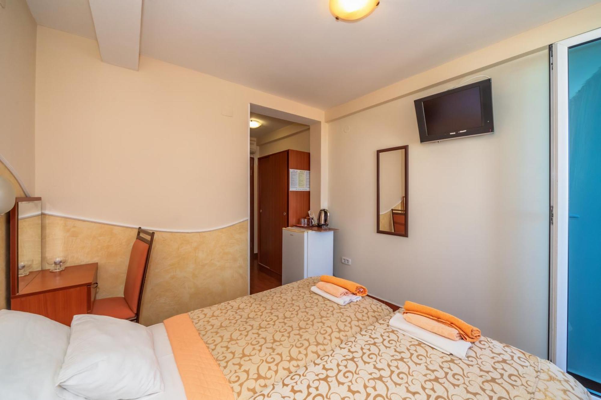 Apartments Pod Lozom With Seaview Petrovac na moru Exterior foto