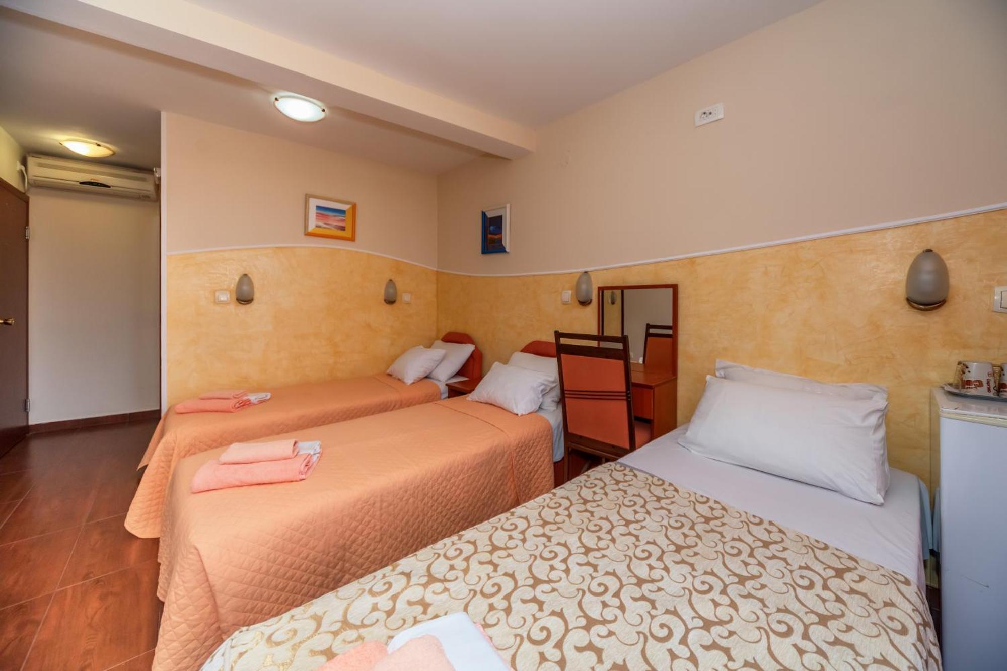 Apartments Pod Lozom With Seaview Petrovac na moru Zimmer foto