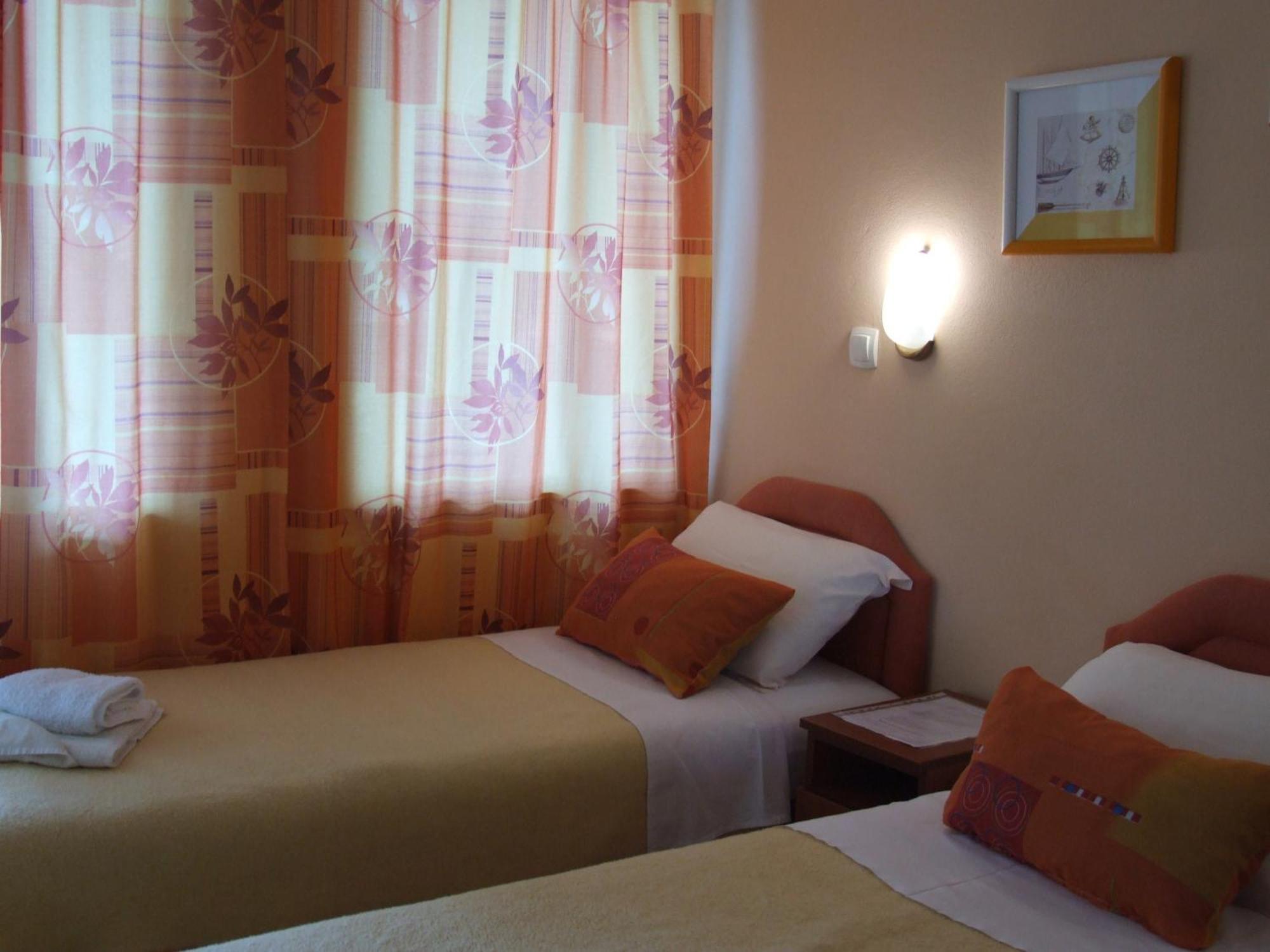 Apartments Pod Lozom With Seaview Petrovac na moru Zimmer foto